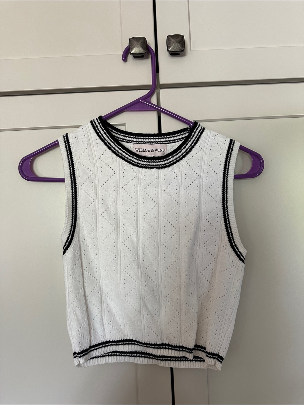Willow & Wind White Sleeveless Knit Tank with Black Trim